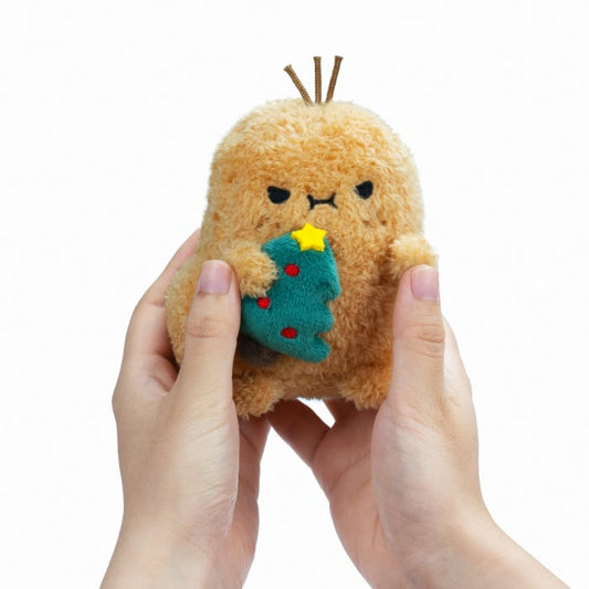 售價$245「第二批$0 預購 Pre-Order」NOODOLL 淘氣聖誕樹薯仔 公仔 Lil' Rascal Ricespud Mini Sitting Plush Toy - TOYZHOLIC
